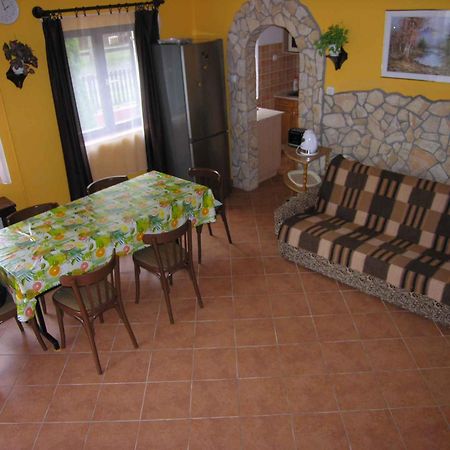 Holiday Home In Balatonmariafuerdo 19426 Rum bild