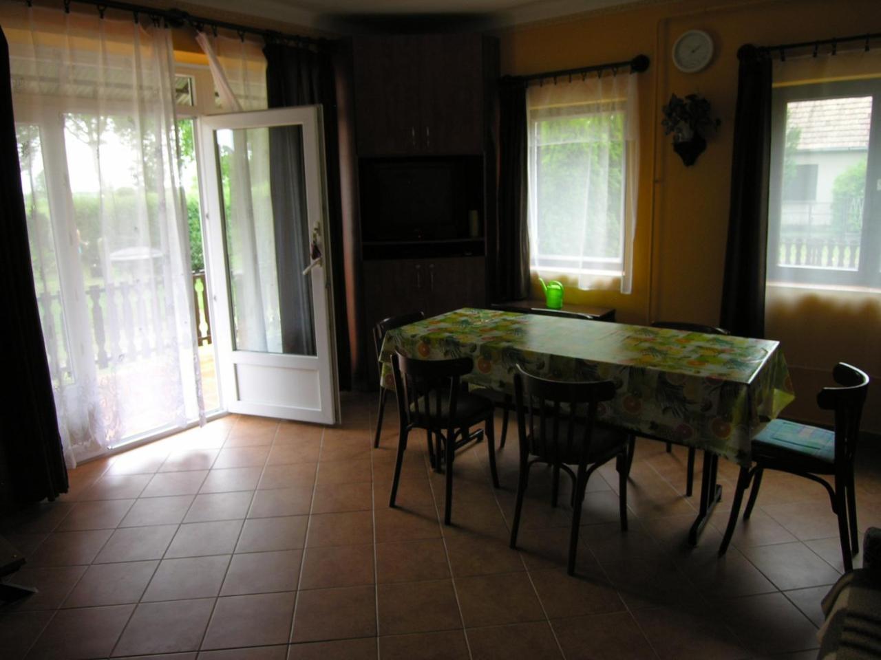 Holiday Home In Balatonmariafuerdo 19426 Exteriör bild